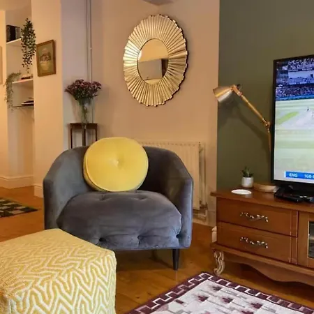 Apartamento Near Citycentre - Parking - Garden - 4 *