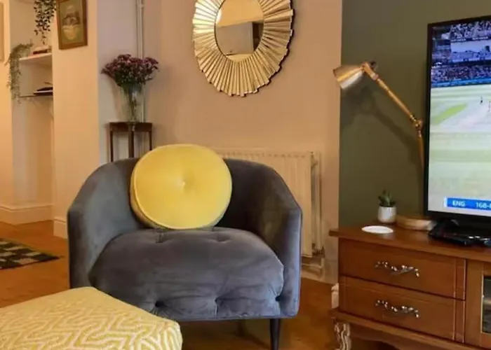 Apartamento Near Citycentre - Parking - Garden - 4 *