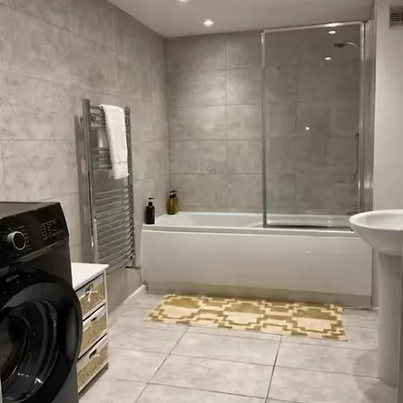 Daire Near Citycentre - Parking - Garden - 4 *