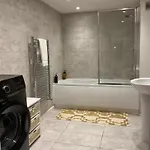 Apartamento Near Citycentre - Parking - Garden - 4 *